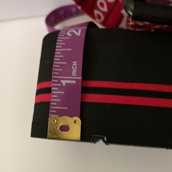 Guess Avin4 red multi fabric - Picture 9 of 10